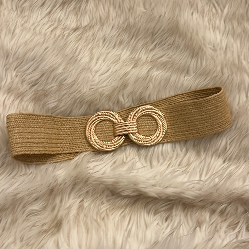 Stretchy Straw belt with buckle with gold detailing
